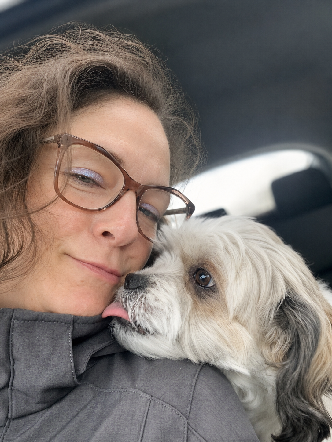Amy-Lynne Mahon with her dog Estonia